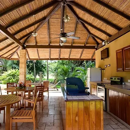 1 Bedroom With Pool And Walking Distance To Beach