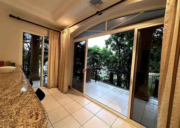 1 Bedroom With Pool And Walking Distance To *
