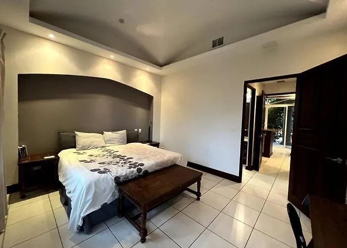 1 Bedroom With Pool And Walking Distance To *